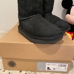 Toddler Black size 9 Classic Uggs